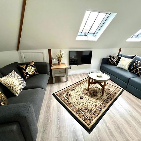 Glastonbury Secret Retreat - 1 Bd Split-Level Apt, Sleeps 3 Екстериор снимка