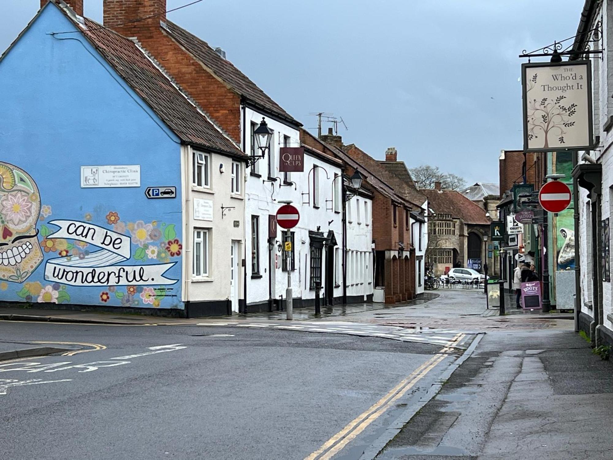 Glastonbury Secret Retreat - 1 Bd Split-Level Apt, Sleeps 3 Екстериор снимка