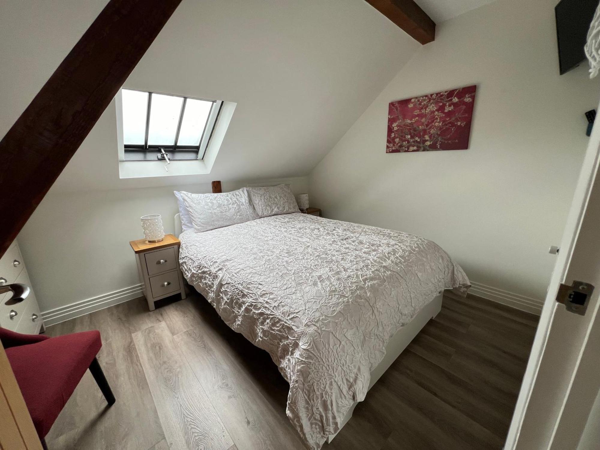 Glastonbury Secret Retreat - 1 Bd Split-Level Apt, Sleeps 3 Екстериор снимка