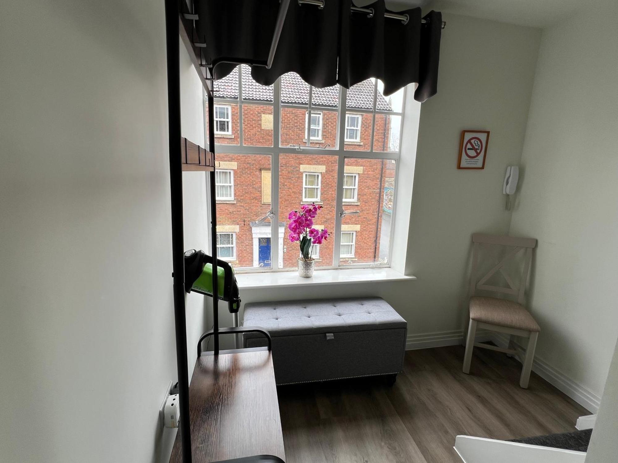 Glastonbury Secret Retreat - 1 Bd Split-Level Apt, Sleeps 3 Екстериор снимка