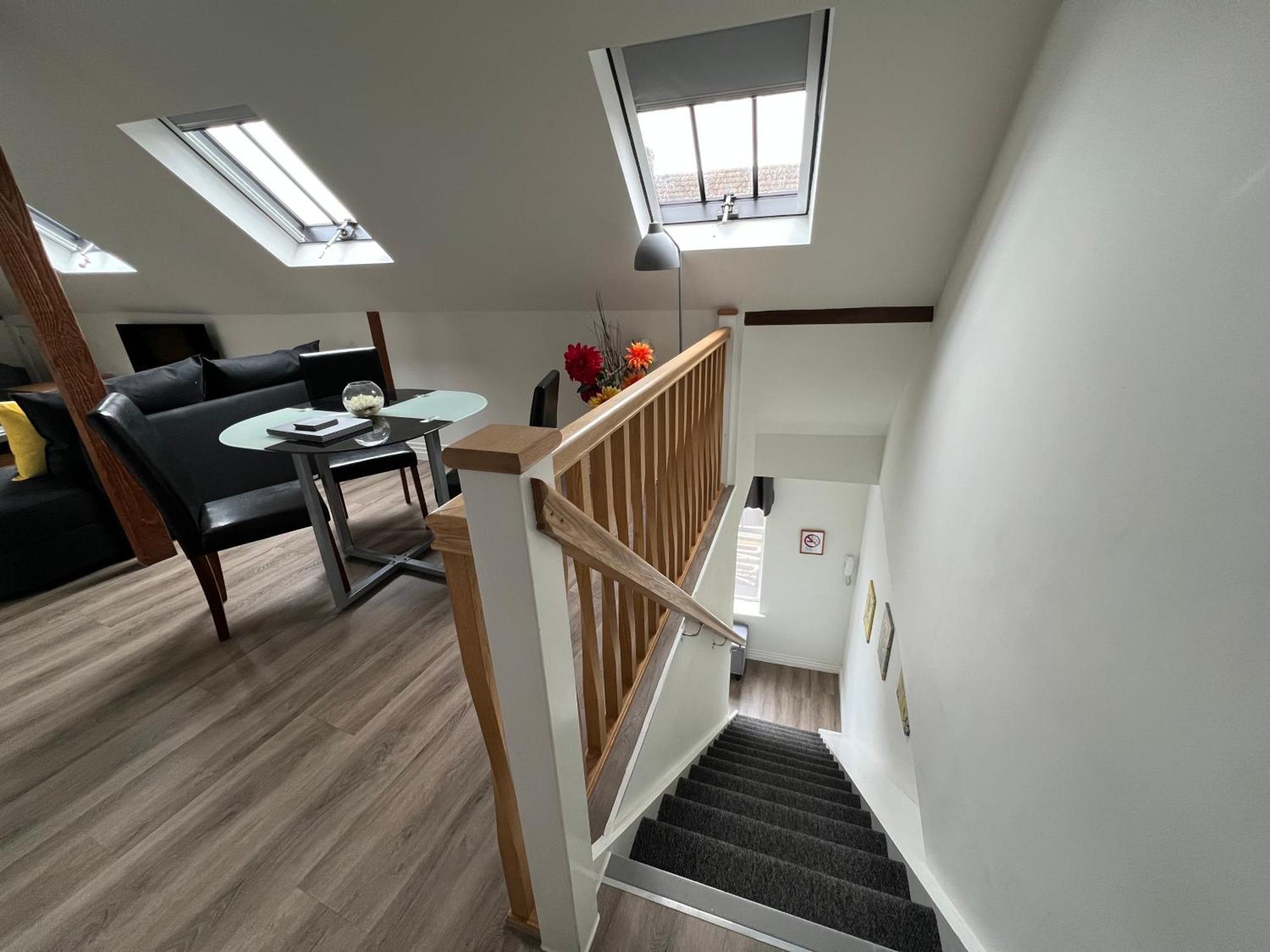 Glastonbury Secret Retreat - 1 Bd Split-Level Apt, Sleeps 3 Екстериор снимка