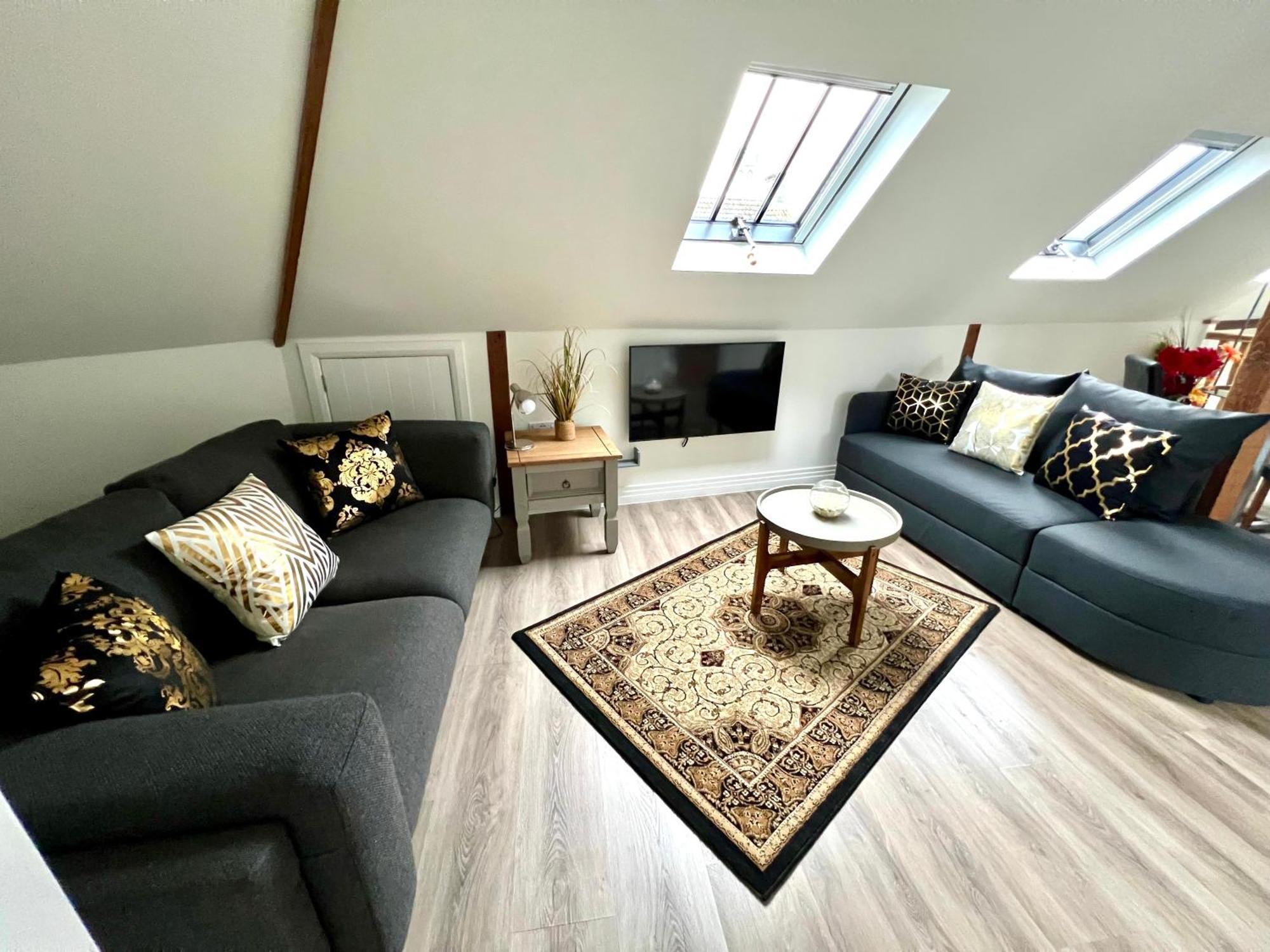 Glastonbury Secret Retreat - 1 Bd Split-Level Apt, Sleeps 3 Екстериор снимка