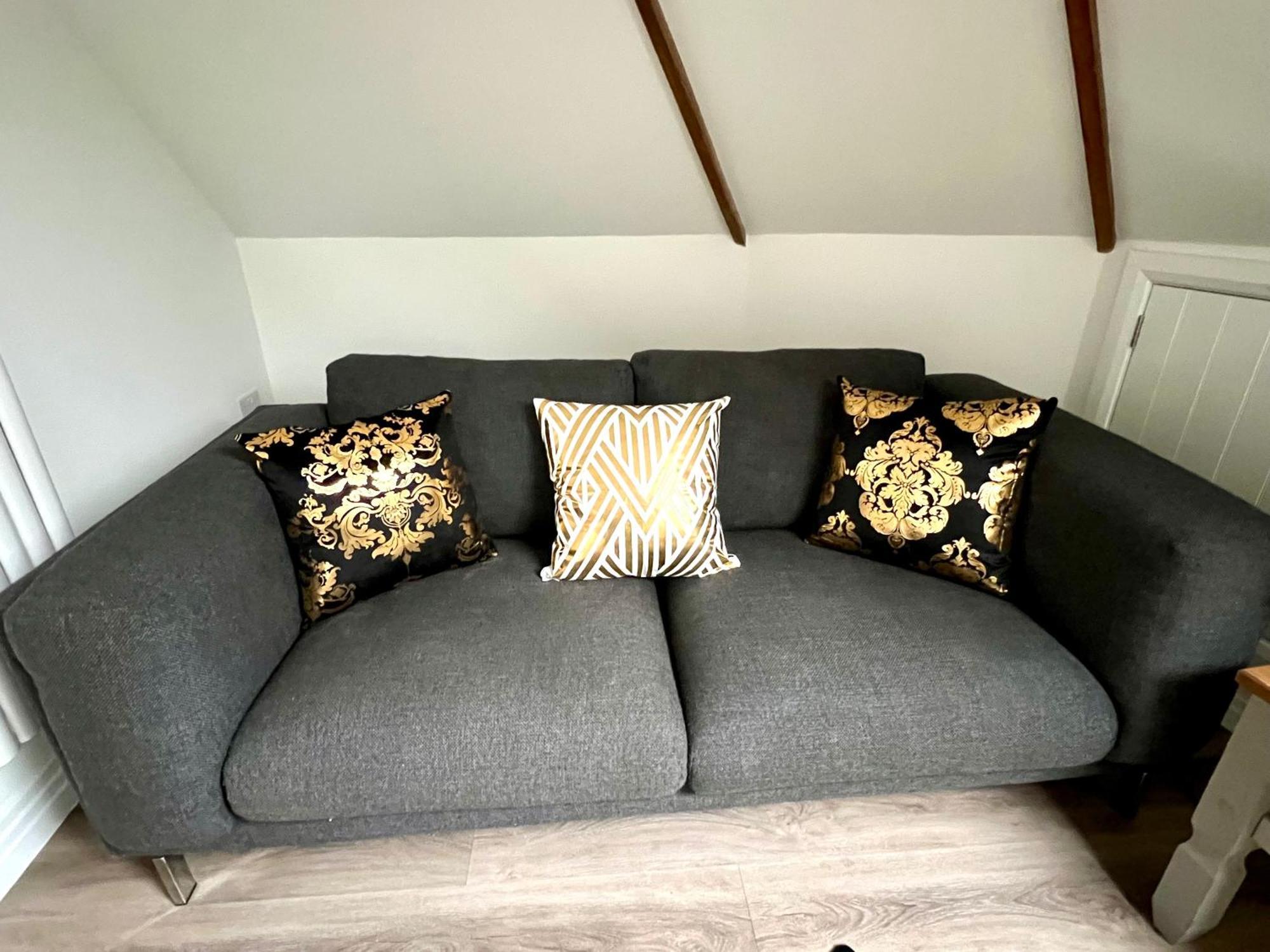 Glastonbury Secret Retreat - 1 Bd Split-Level Apt, Sleeps 3 Екстериор снимка