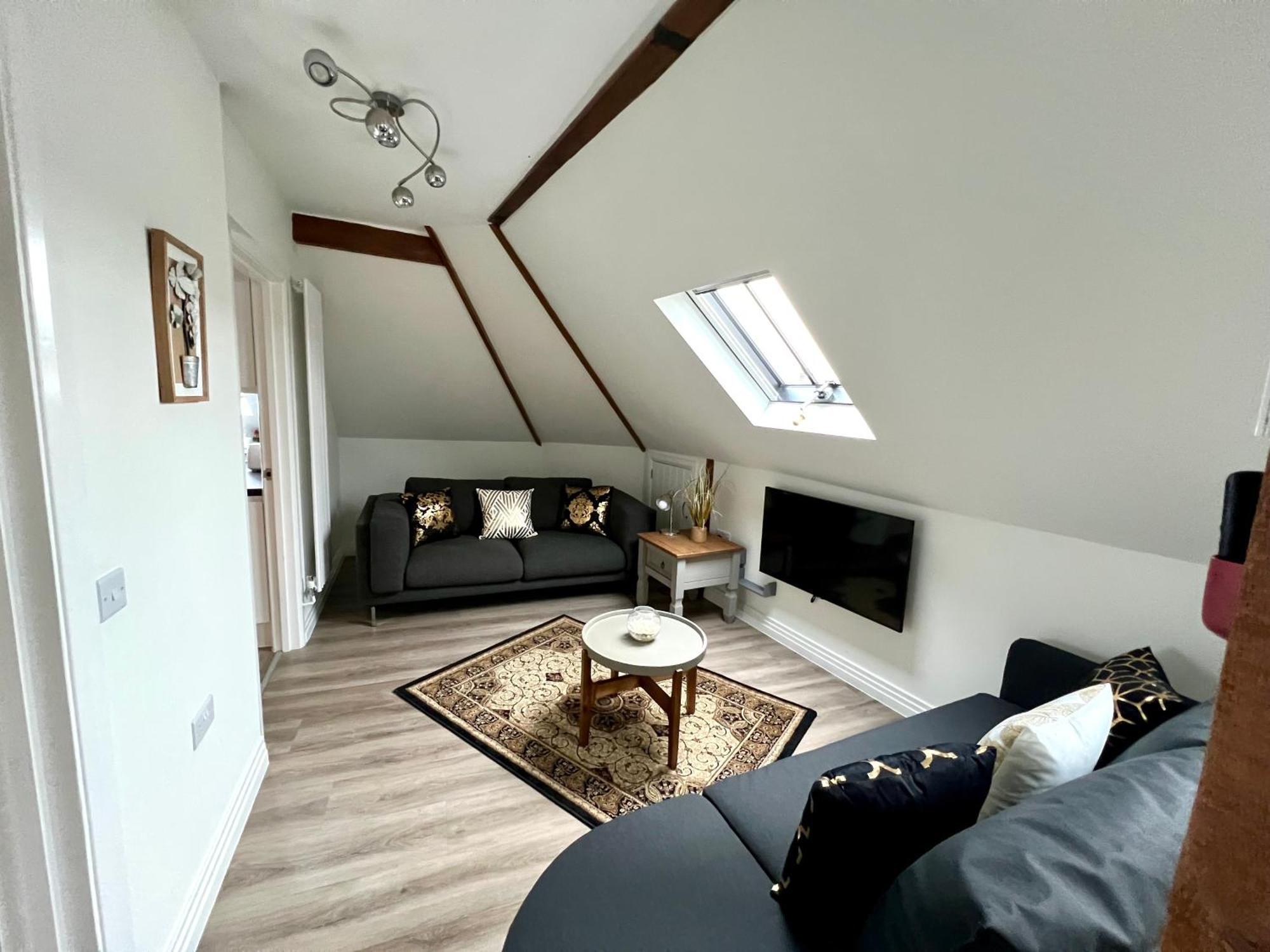 Glastonbury Secret Retreat - 1 Bd Split-Level Apt, Sleeps 3 Екстериор снимка